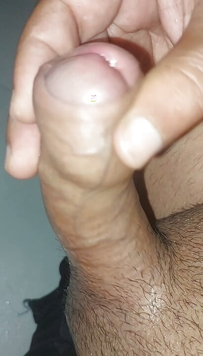 Daddy geeft me een handjob in de badkamer
