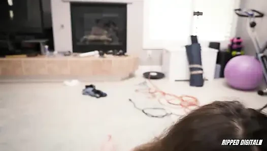 Hazel Paige reitet lvvnders gesicht und lässt sie ihre nasse muschi verehren