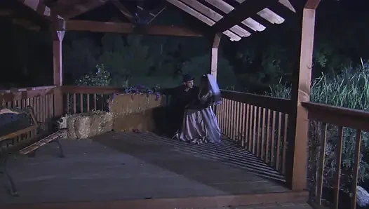 Молодоженная пара жестоко трахается на их медовую луну