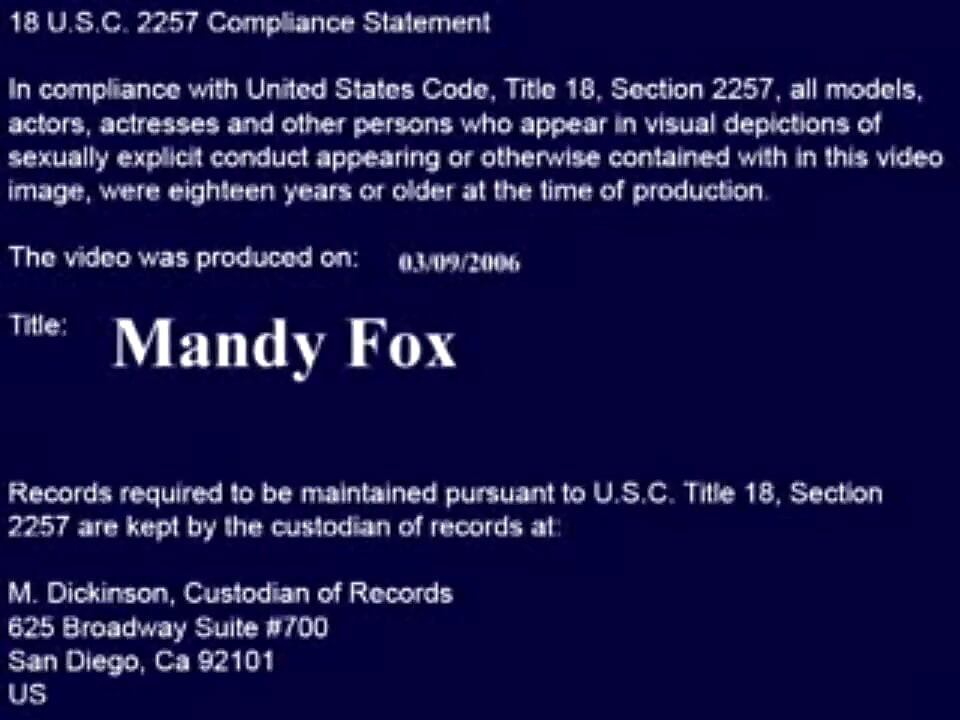 Mandy Fox yatak odasında piercingleriyle sikişiyor