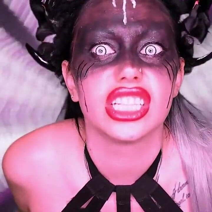 Mengapa semua orang ingin disetubuhi oleh Succubus?