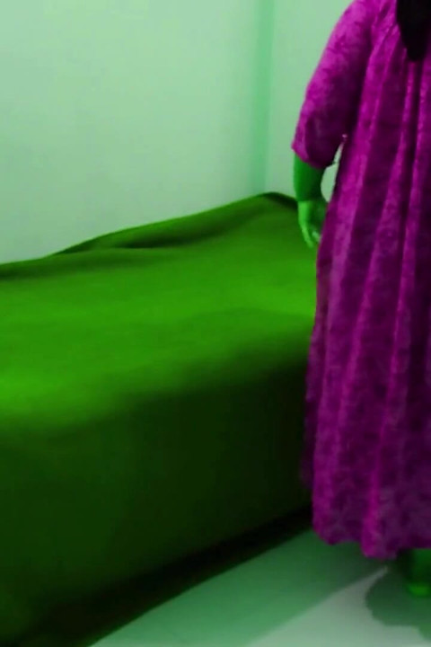 Milf saudita empujó a la madrastra a follar a su hijastro