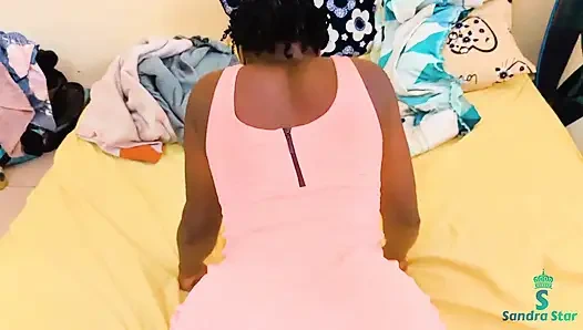 Gadis Afrika Muda Menunjukkan Tubuh Seksinya Kepada Suaminya Untuk Bercinta Keras