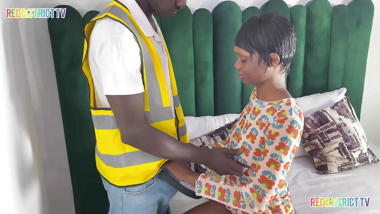 Tukang paip saya membetulkan sinki menjilat saya, saya melayaninya makan tengah hari yang lazat dengan pepek saya membawa saya dari belakang semasa makan malam sedang memasak