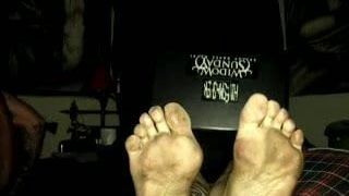 Very dirty foot worship and orgasm!