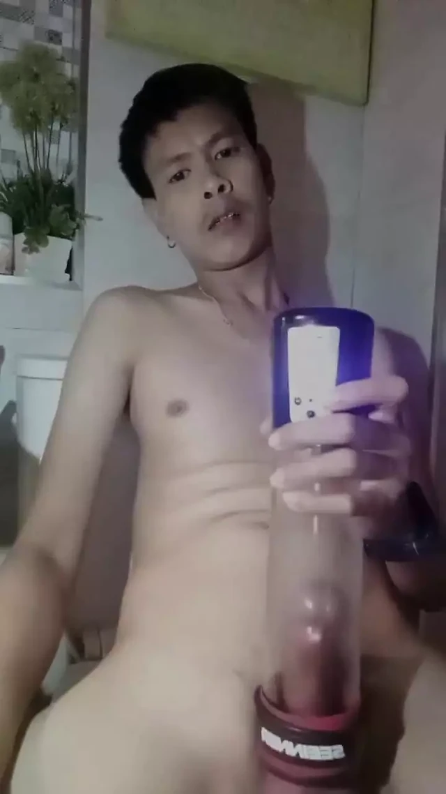 Xgus Pumps His Cock.