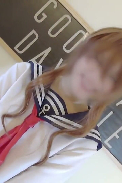 Cosplayer Returnează într-o ediție remasterizată. Costum joc solo și intimitate fierbinte Ia Centru Stage.