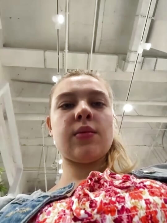 Public Squirting in the changing room with jucielussie