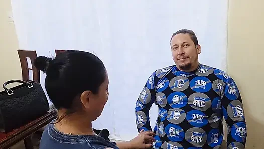 Stiefmutter und schwiegertochter mit großen hintern haben leckeren sex in einem heißen FFM-dreier