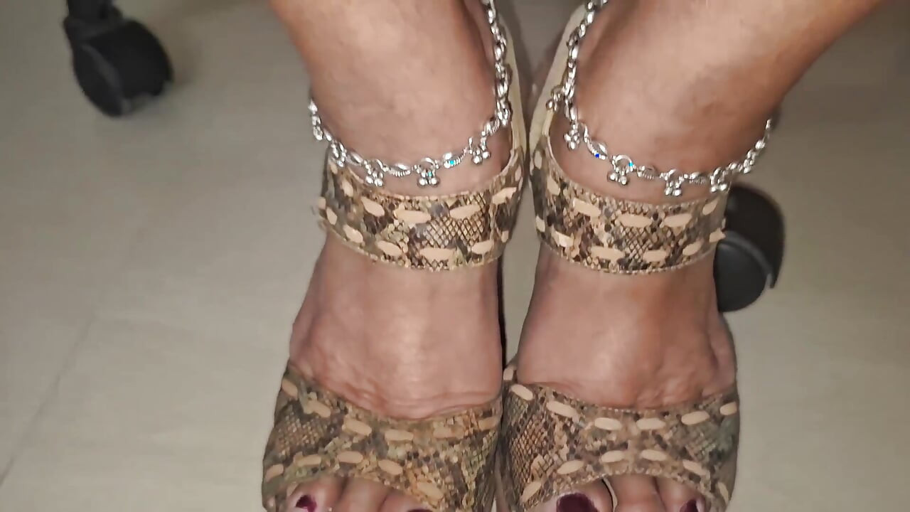 मेरे साथ हनीमून आओ