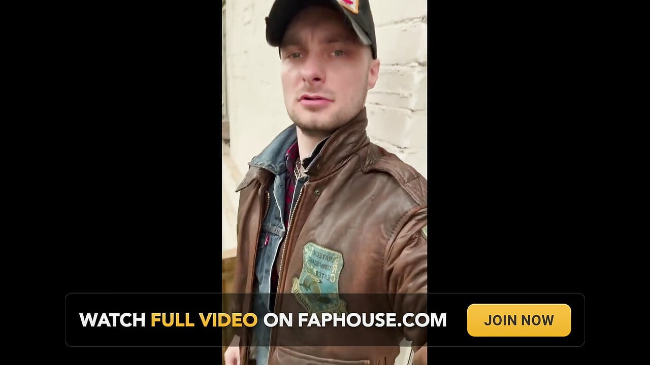 Kinkysirius Enjoy Rain Shower in Brown Vintage Leather Bomber and Levis Jeans Outfit