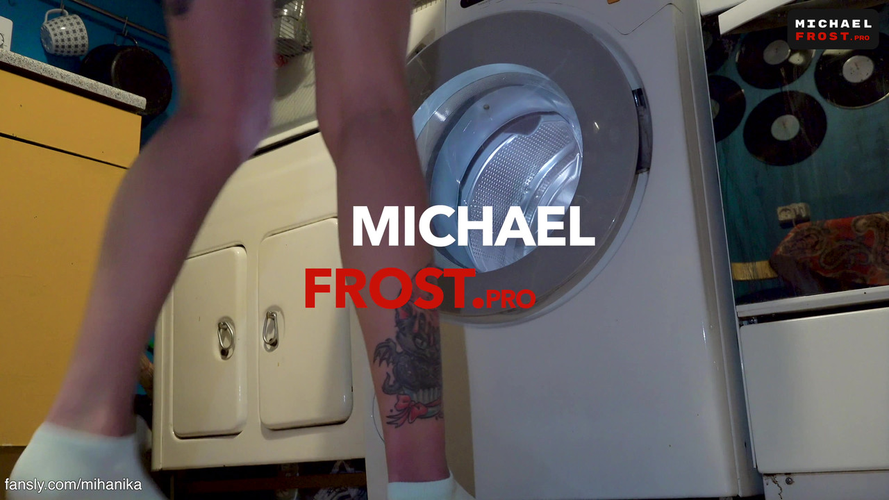 帮帮我，继兄！我被困住了！