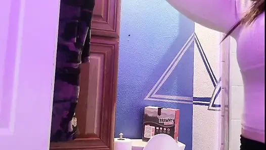 Zoey Portland Pornstar Playing with Her Pussy in the Bathroom Before Court