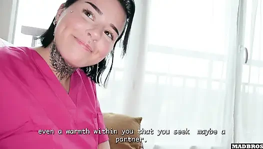 Pengasuh tunggal Prancis dengan pantat besar disetubuhi di rumah selama jam kerjanya !!