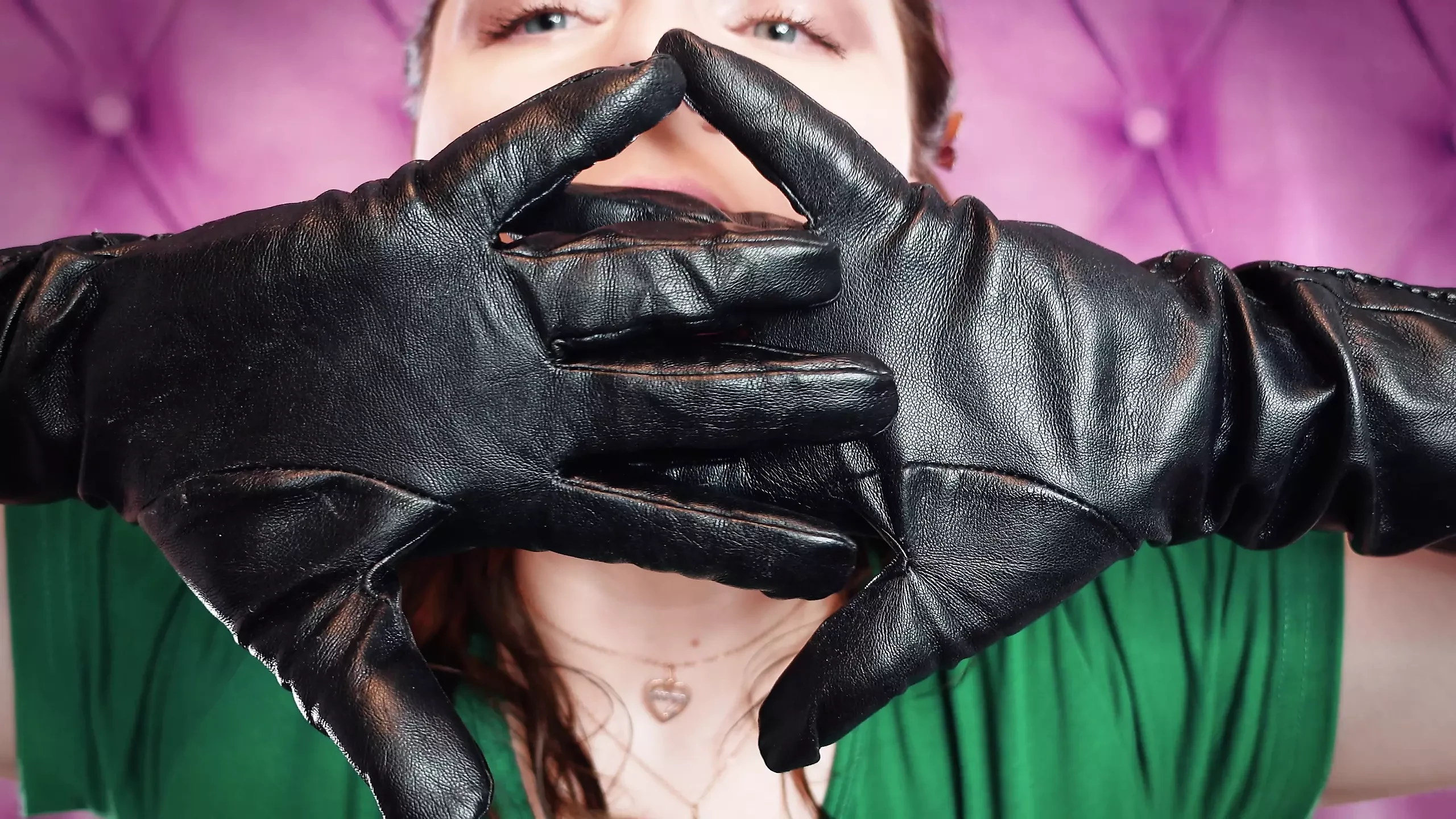 Asmr: a nagyon régi vegán bőrkesztyűm (arya grander) sfw hangzású fétis videó