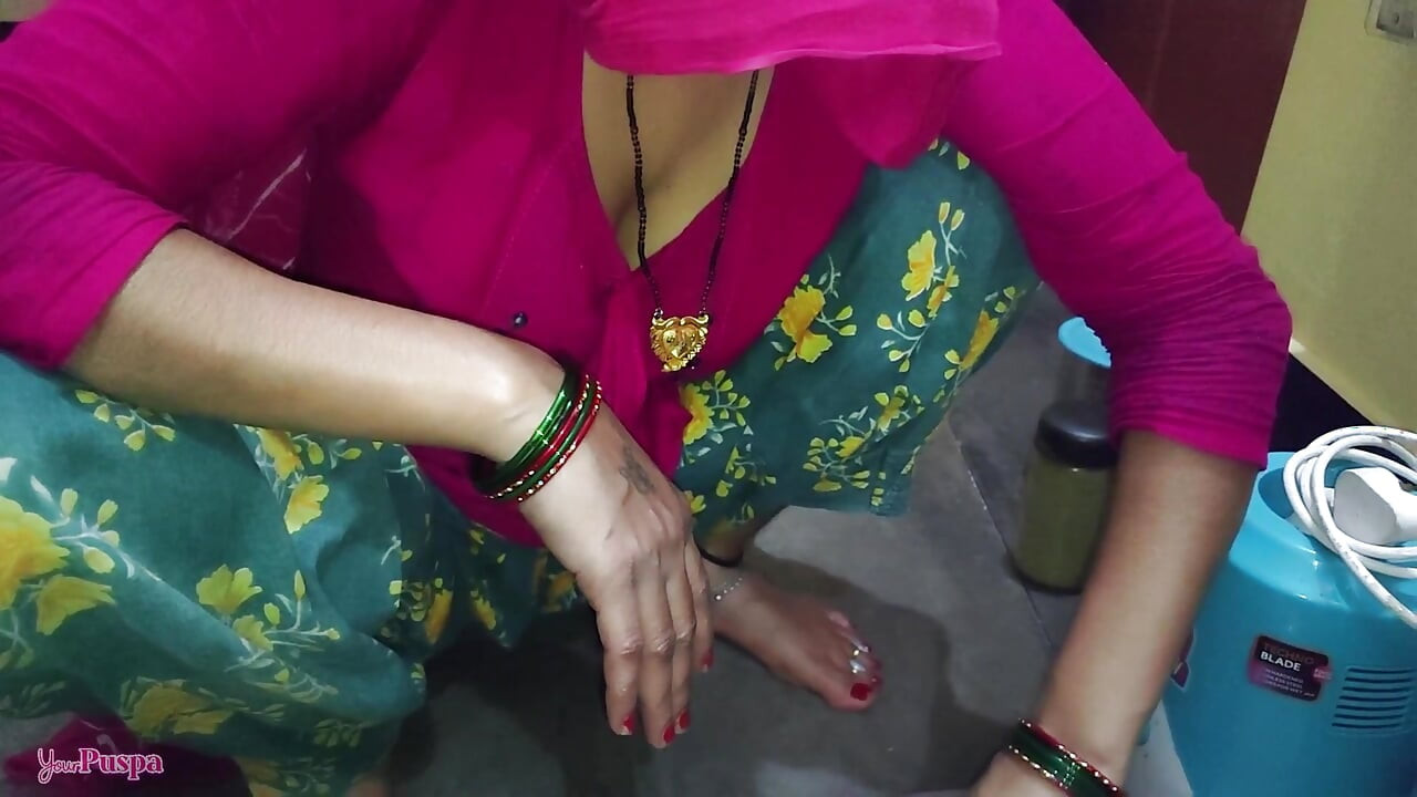 Very hotness Padausi puspa Bhabi came to home, masala pisane aayi chud hard missionary sex, Full Dirty Talking video, Hindi sex