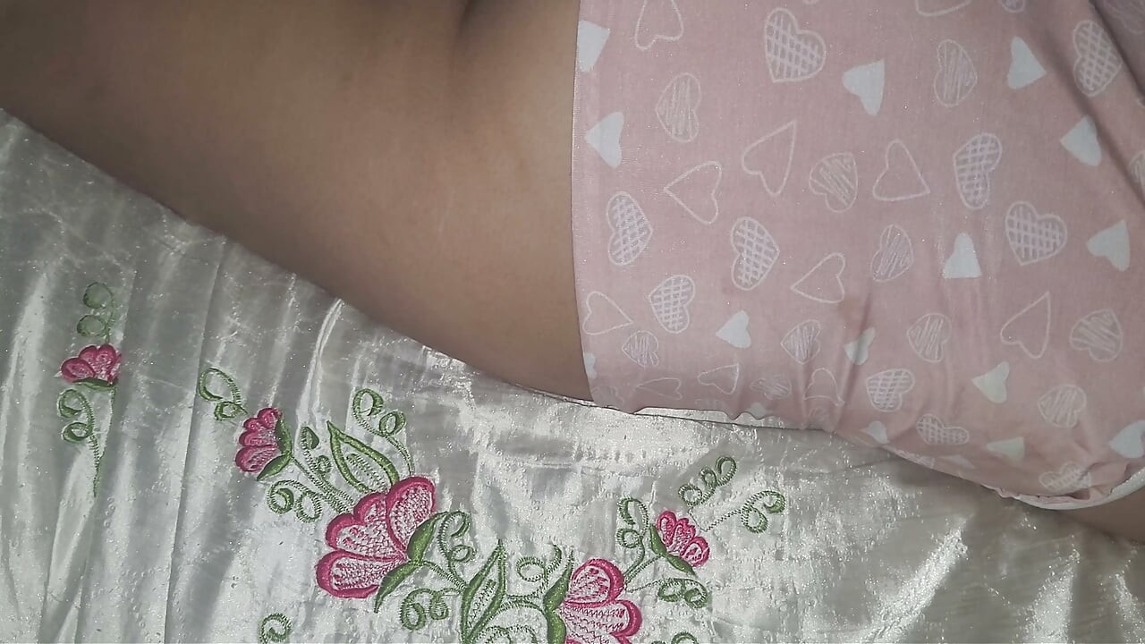 What are you doing naked in my bed, stepmom? came to make me cum twice.