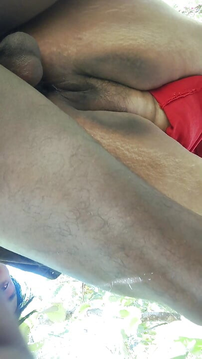 הלכתי ליער ואמרתי לו לתת לי לזיין את התחת.