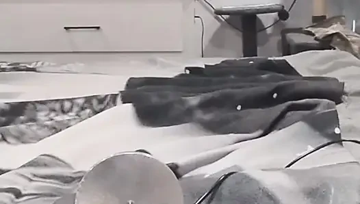 Amcığımı esneten sikiş makinemin arkasında bakış açısı