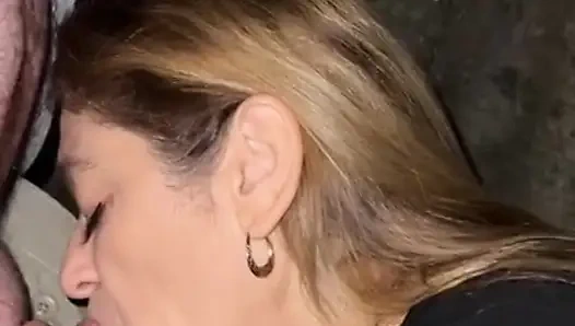 Amateur-ehefrau park lutscht