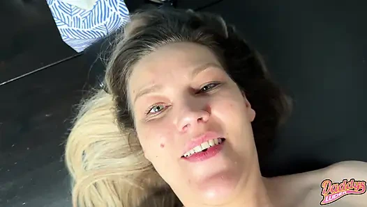 Я обожаю, когда ты трахаешь сперму глубже в мою киску после кримпая!