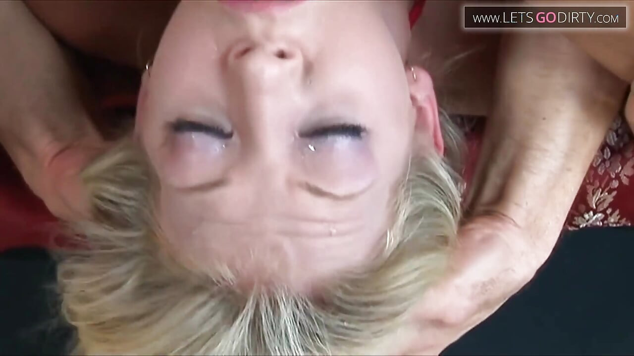 Pani Głębokie gardło rucha się jak zwierzę