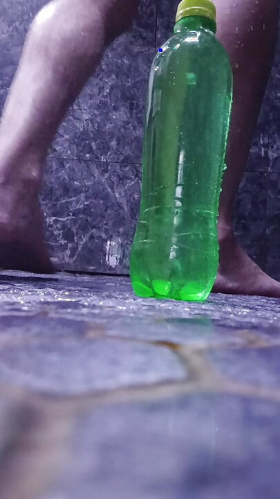 รูในห้องน้ํา!