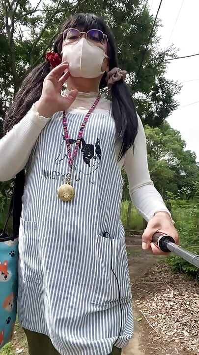 No.268 Exposé Walk in an Apron Part 1