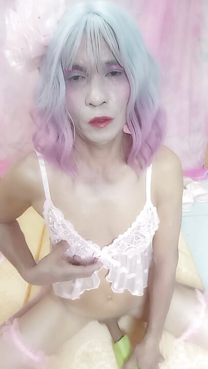Transgender Oanh Le wears a sexy dress and masturbates.
