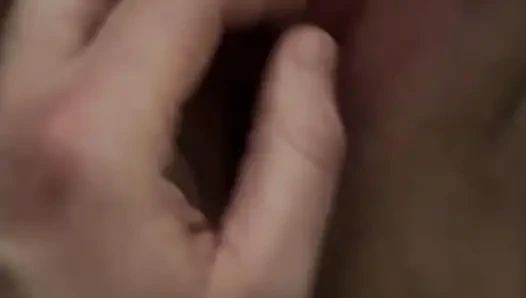 Çalışın ve cıvırlayan şişkinliğe yumruk yapın