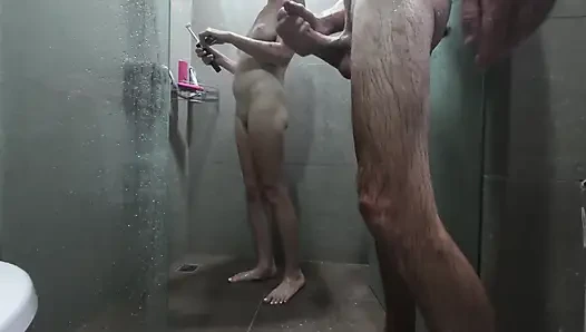 Von einem fremden im öffentlichen badezimmer gefickt