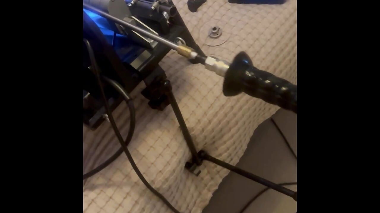 クソみたいな機械と強力なバイブレーターが二重に使われた