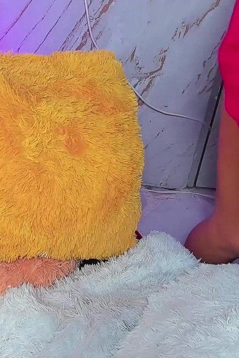 เย็ดสองควยปลอมด้วยดิลโด้: หีและปาก