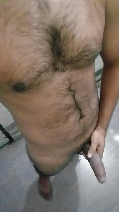 Dost Ki biwi Ki chut dekh kar apna lund bathroom me hilaya