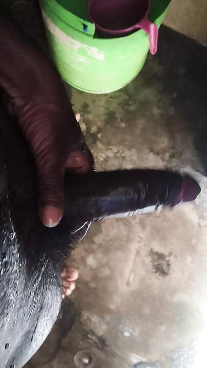 Bathroom me mutti mar diya