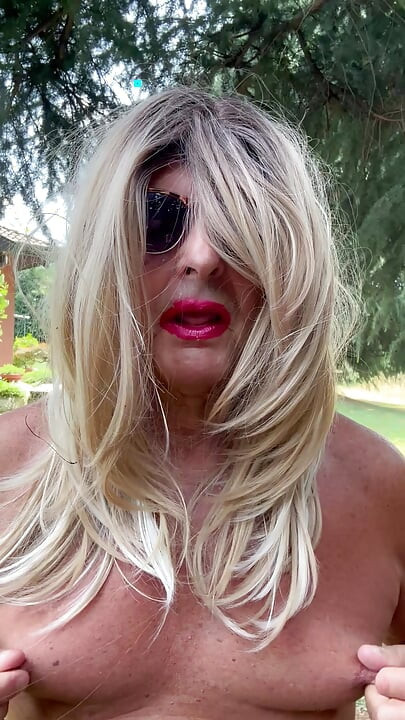 Sissy Culoness gets turned on with her nipples