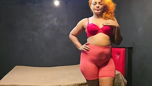 Персиковая королева Nilmini Sheron в моде примерка из перегона