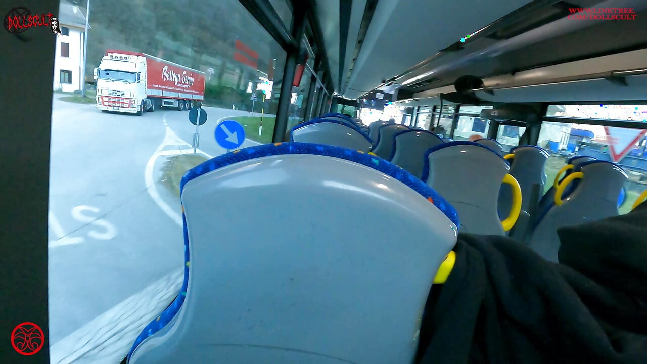 Ik liet Shane klaarkomen in de bus met aftrekbeurten en pijpbeurten - Dollscult