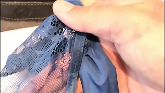 Ehefrau schickte ein video und bat, auf ihr höschen zu kommen