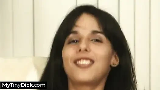 Ее выступление было мучающим сочетанием невинности и знаний