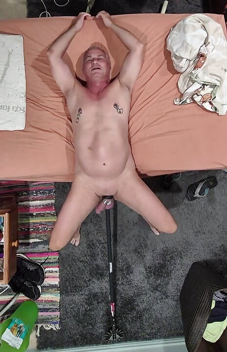 아래를 내려다보며