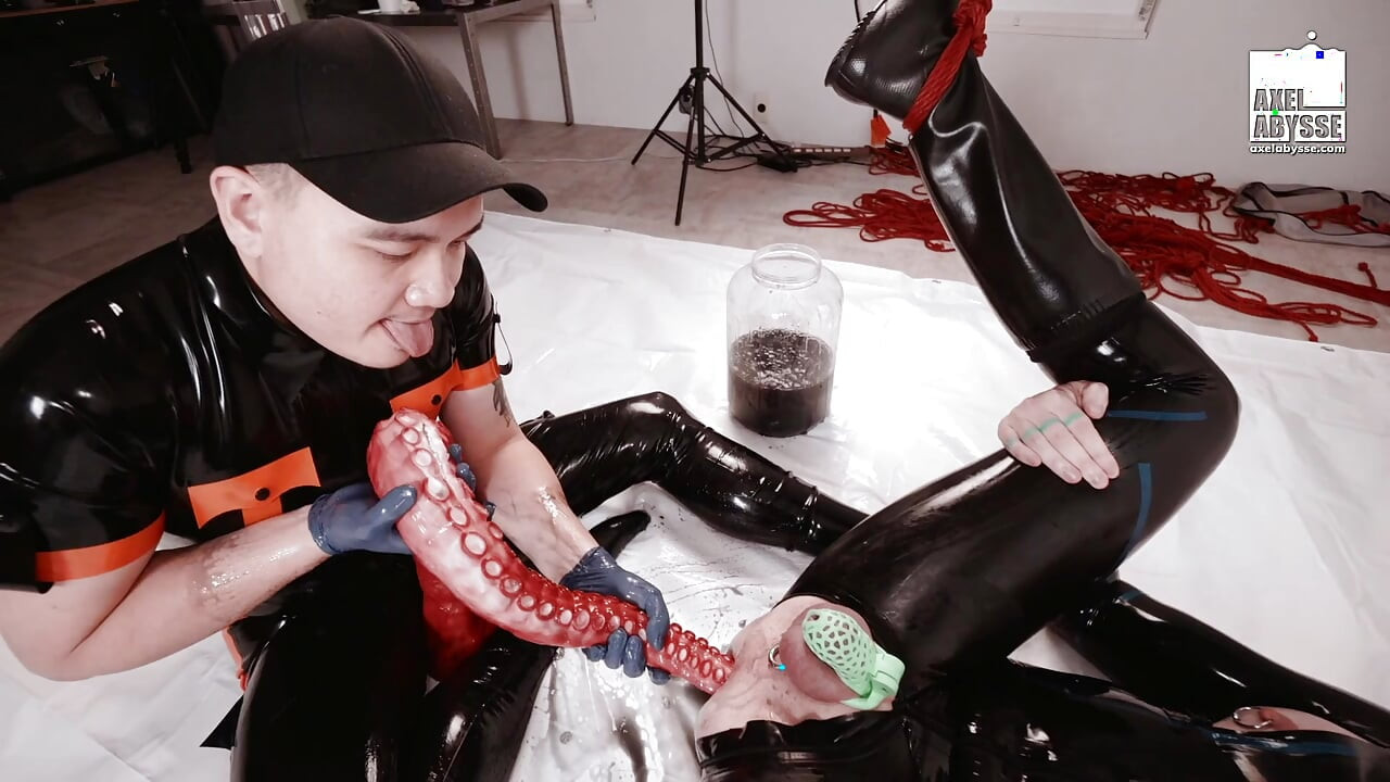 Tattooed Axel Abysse Gets Extreme Foot Fisting