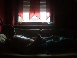 Am Fenster - Geil allein im Bett