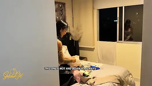 MILF - Ibu Tiri Seksi Saya Memergoki Saya Memata-matainya Dan Memberi Saya Pelajaran Seks Nyata