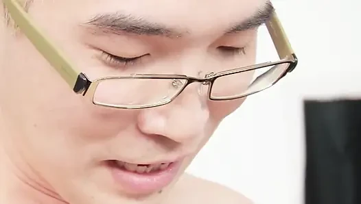 Cewek sange dengan kecil 2_beautiful lagi asik masturbasi sendirian di bak mandi