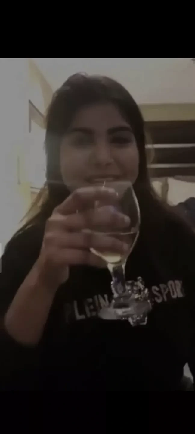 Pakistani bitch from Lahore showing boobs