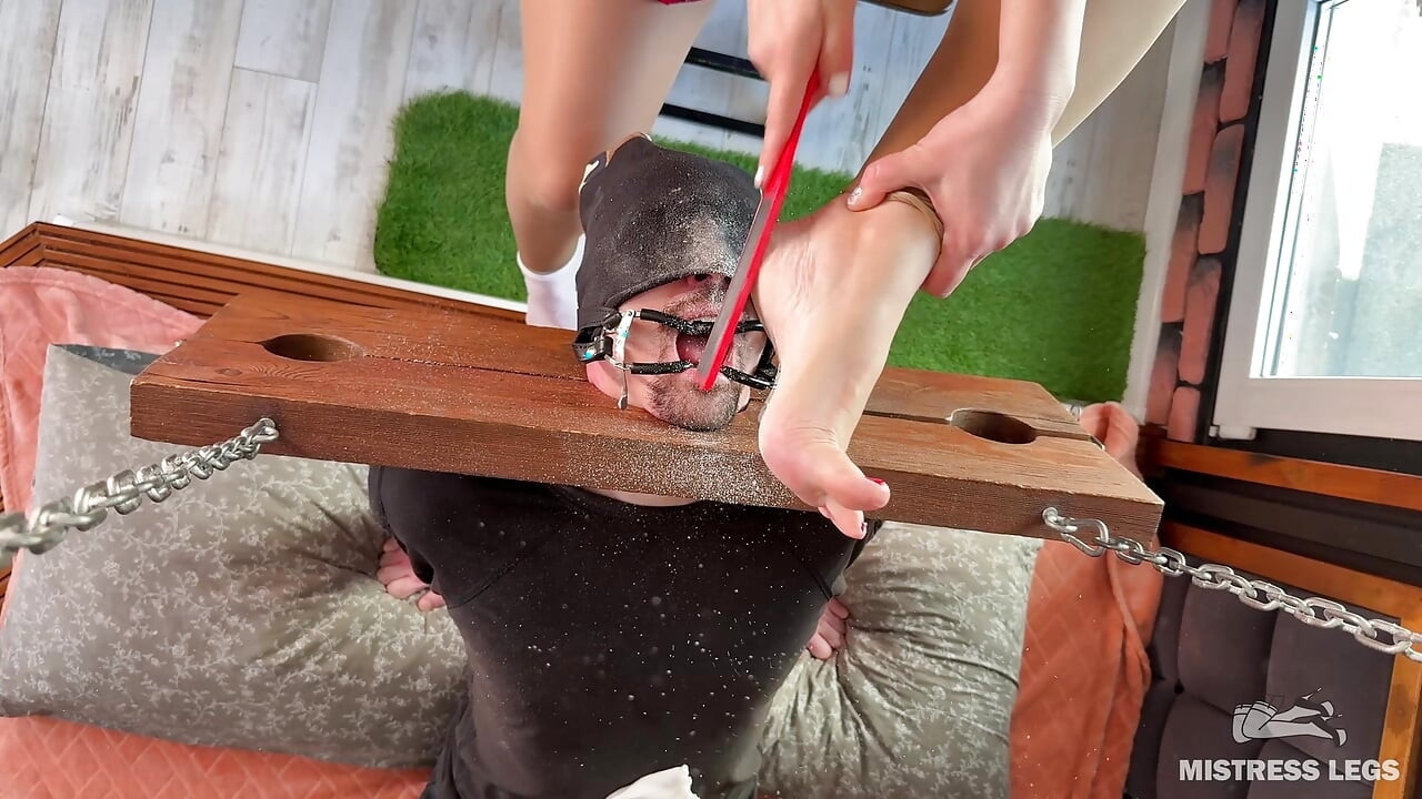 Foot Dust Feast Pedicure Scrapings Straight Into Slave's Mouth