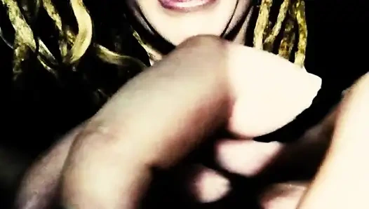 Свинья спряталась под моей кроватью, теперь пришло время для меня играть в мою игру (без звука)