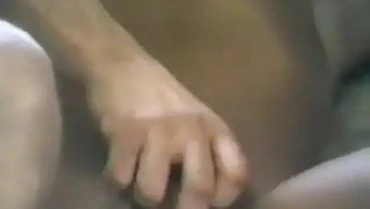 Pasangan amatir bercinta dengan penuh semangat dalam banyak posisi