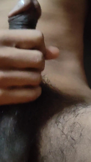 「棒でアナル」からの壮観な瞬間。BDSMの痛いインドのティーンボーイ」